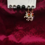 Antique vibrant round central stones with teardrop petal